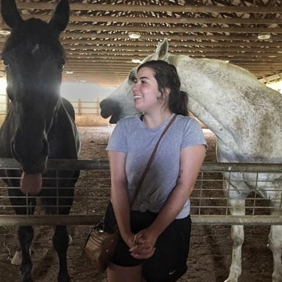 Meet your Posher, Sara - Picture 2 of 2